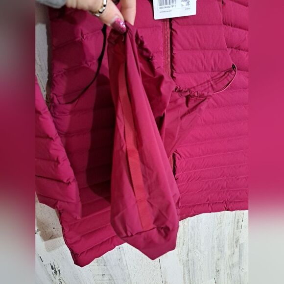 Lululemon Pack It Down Puffer Jacket in Pomegranate with carry bag - Picture 12 of 16